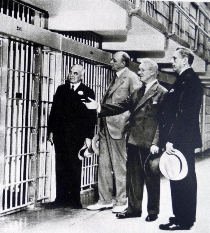 Черно-белые фотографии жестокого мира гангстеров Америки 1930-х годов Черно-белые фотографии жестокого мира гангстеров Америки 1930-х годов