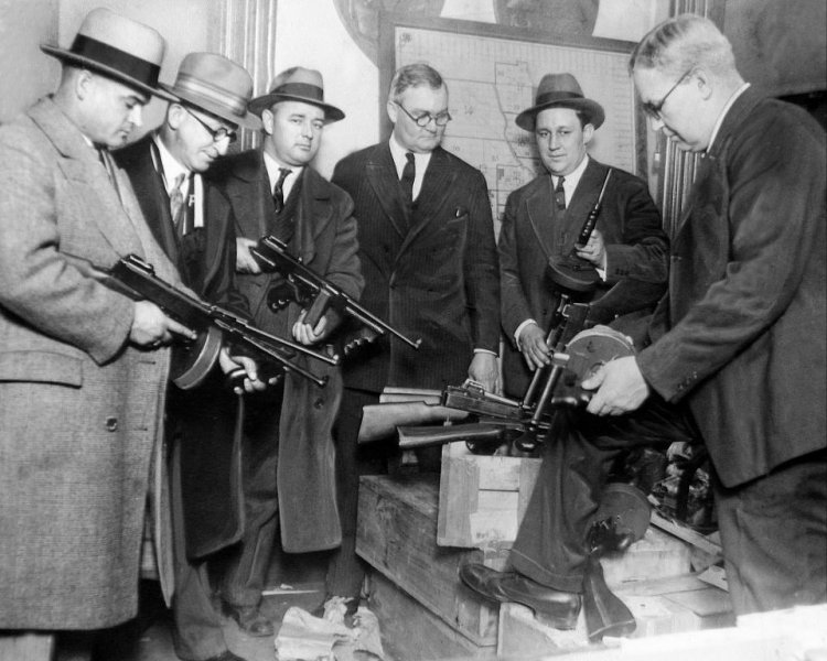 Черно-белые фотографии жестокого мира гангстеров Америки 1930-х годов Черно-белые фотографии жестокого мира гангстеров Америки 1930-х годов