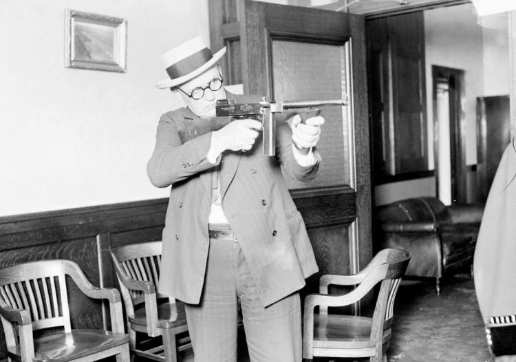 Черно-белые фотографии жестокого мира гангстеров Америки 1930-х годов Черно-белые фотографии жестокого мира гангстеров Америки 1930-х годов