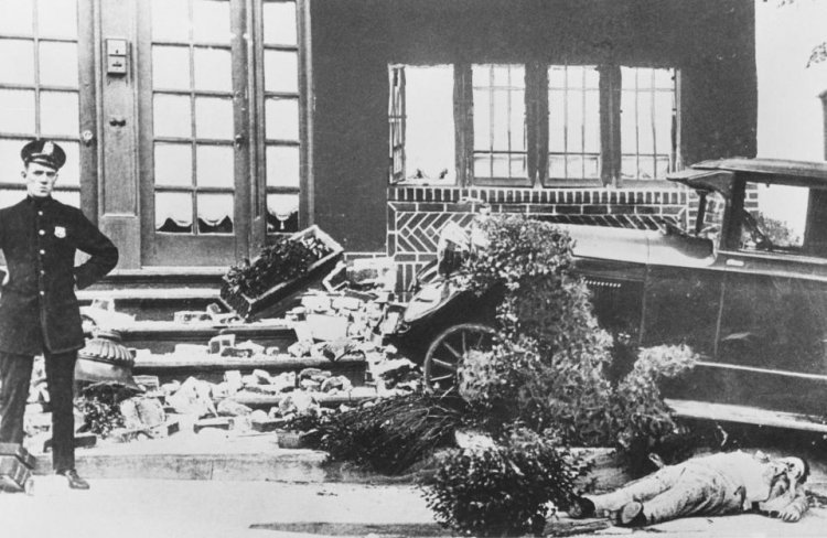 Черно-белые фотографии жестокого мира гангстеров Америки 1930-х годов Черно-белые фотографии жестокого мира гангстеров Америки 1930-х годов