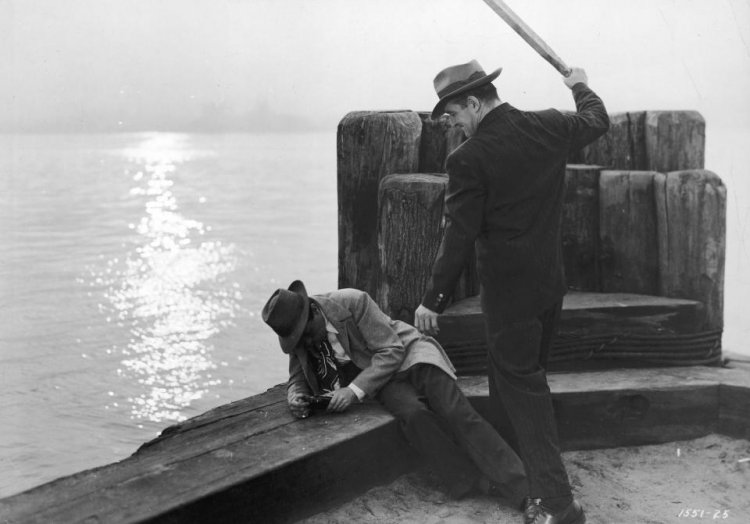 Черно-белые фотографии жестокого мира гангстеров Америки 1930-х годов Черно-белые фотографии жестокого мира гангстеров Америки 1930-х годов