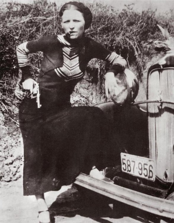 Черно-белые фотографии жестокого мира гангстеров Америки 1930-х годов Черно-белые фотографии жестокого мира гангстеров Америки 1930-х годов