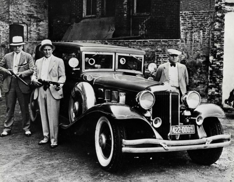 Черно-белые фотографии жестокого мира гангстеров Америки 1930-х годов Черно-белые фотографии жестокого мира гангстеров Америки 1930-х годов
