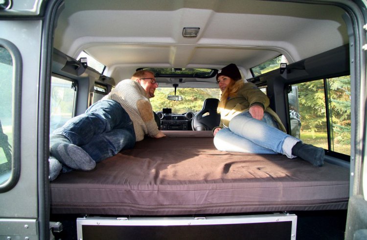 Дом на колесах в Land Rover Defender Дом на колесах в Land Rover Defender