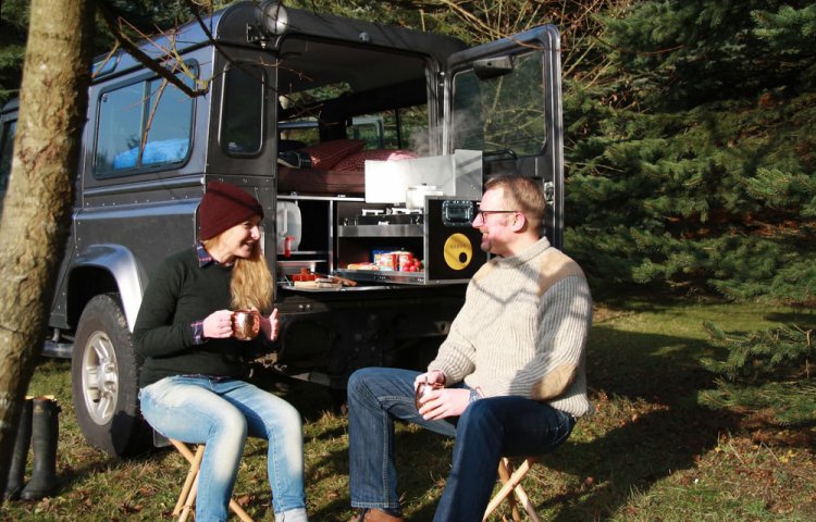 Дом на колесах в Land Rover Defender Дом на колесах в Land Rover Defender