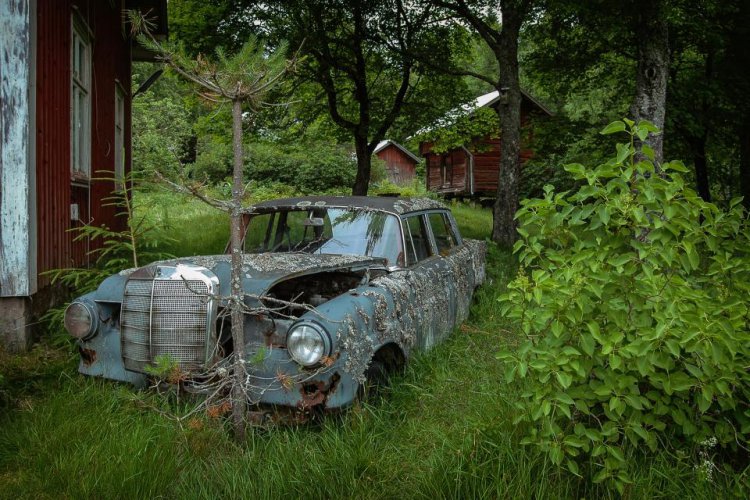 Редкие автомобили, гниющие на просторах Европы Редкие автомобили, гниющие на просторах Европы