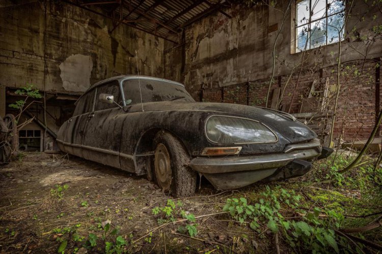 Редкие автомобили, гниющие на просторах Европы Редкие автомобили, гниющие на просторах Европы
