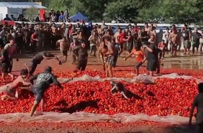 Битва помидорами в Чили Битва помидорами в Чили