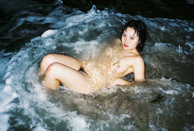 Провокационные снимки Ren Hang Провокационные снимки Ren Hang
