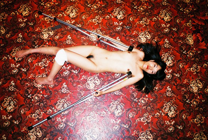 Провокационные снимки Ren Hang Провокационные снимки Ren Hang
