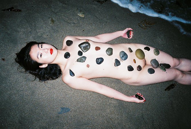 Провокационные снимки Ren Hang Провокационные снимки Ren Hang