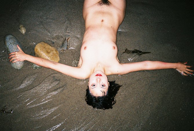 Провокационные снимки Ren Hang Провокационные снимки Ren Hang