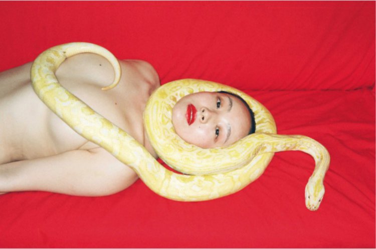 Провокационные снимки Ren Hang Провокационные снимки Ren Hang