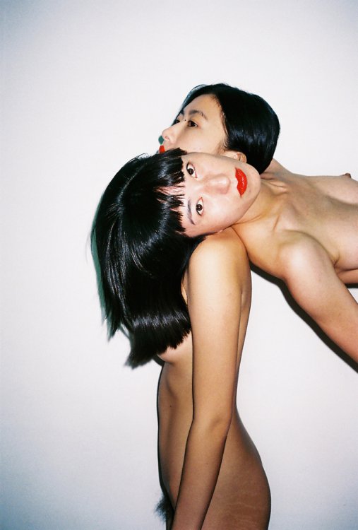 Провокационные снимки Ren Hang Провокационные снимки Ren Hang