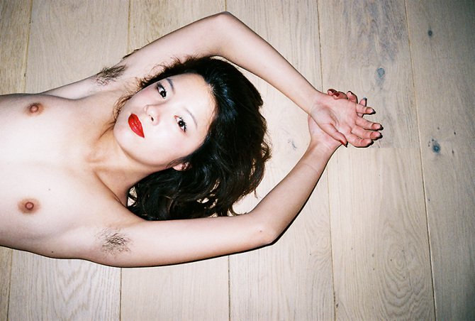 Провокационные снимки Ren Hang Провокационные снимки Ren Hang