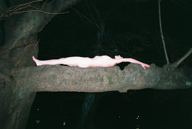 Провокационные снимки Ren Hang Провокационные снимки Ren Hang