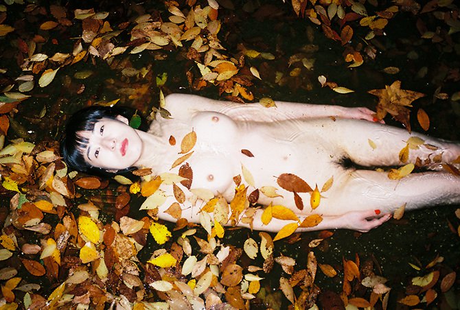 Провокационные снимки Ren Hang Провокационные снимки Ren Hang