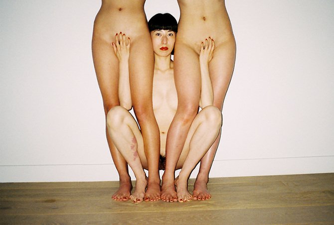 Провокационные снимки Ren Hang Провокационные снимки Ren Hang