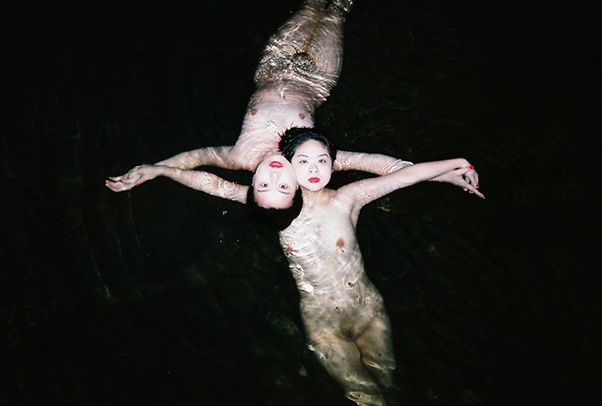 Провокационные снимки Ren Hang Провокационные снимки Ren Hang