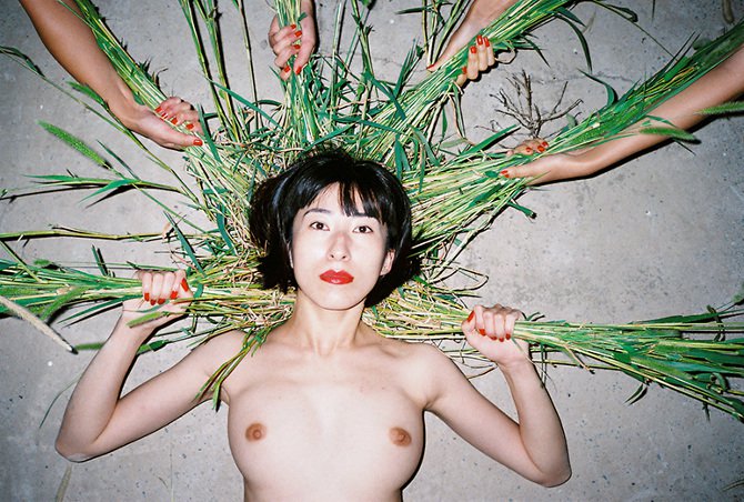 Провокационные снимки Ren Hang Провокационные снимки Ren Hang