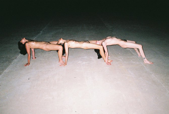 Провокационные снимки Ren Hang Провокационные снимки Ren Hang