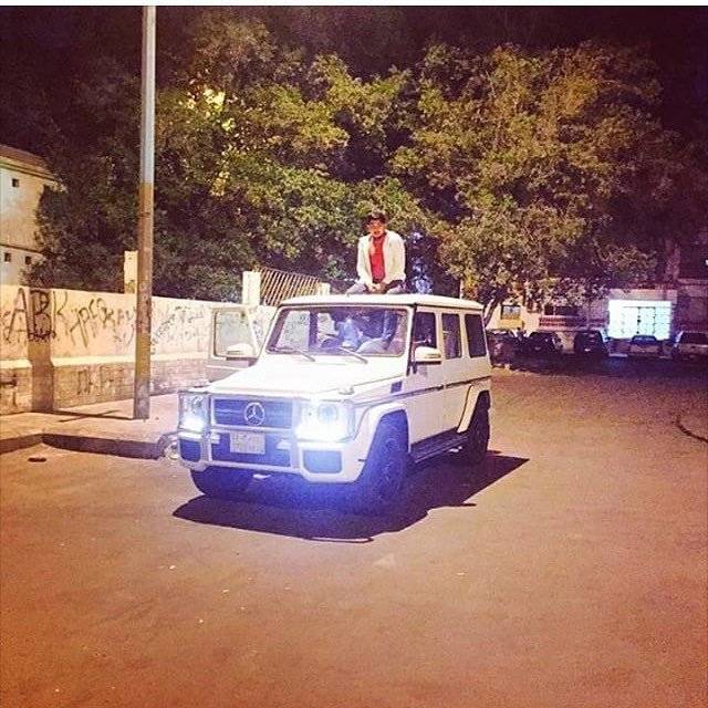 Роскошные автомобили, пушки и гепарды: богатеи из Саудовской Аравии хвастаются роскошью Роскошные автомобили, пушки и гепарды: богатеи из Саудовской Аравии хвастаются роскошью