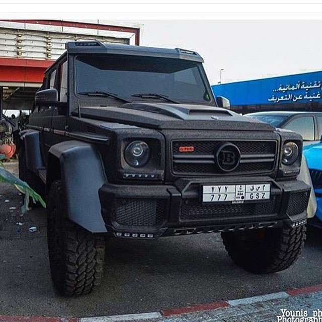Роскошные автомобили, пушки и гепарды: богатеи из Саудовской Аравии хвастаются роскошью Роскошные автомобили, пушки и гепарды: богатеи из Саудовской Аравии хвастаются роскошью