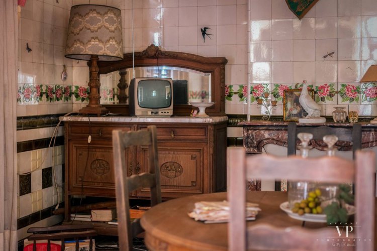 Впечатляющие интерьеры заброшенного дома Впечатляющие интерьеры заброшенного дома