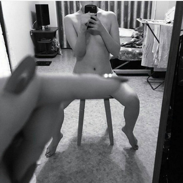 Новый модный тренд: #OneFingerSelfieChallenge Новый модный тренд: #OneFingerSelfieChallenge
