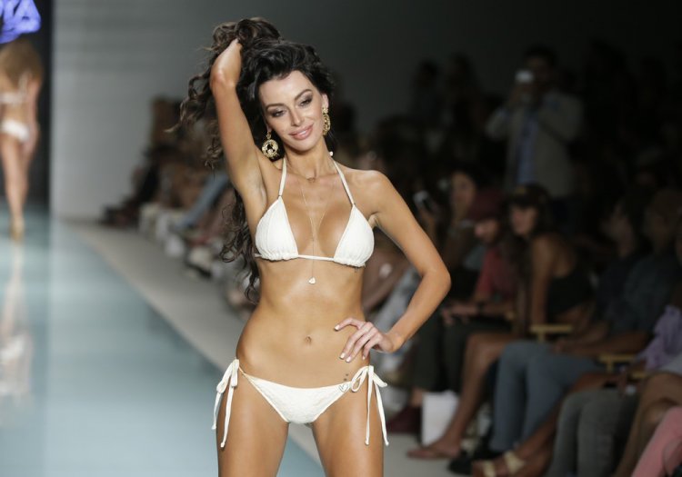 Показ купальников на Funkshion Fashion Week Miami Beach Показ купальников на Funkshion Fashion Week Miami Beach