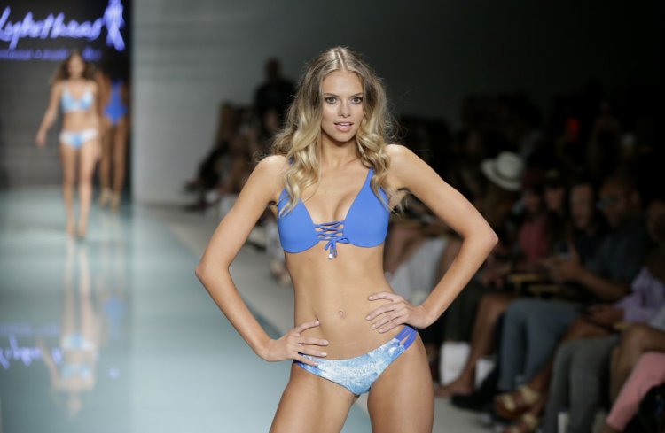 Показ купальников на Funkshion Fashion Week Miami Beach Показ купальников на Funkshion Fashion Week Miami Beach