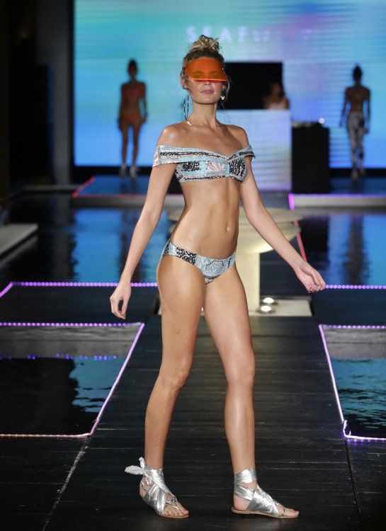 Показ купальников на Funkshion Fashion Week Miami Beach Показ купальников на Funkshion Fashion Week Miami Beach