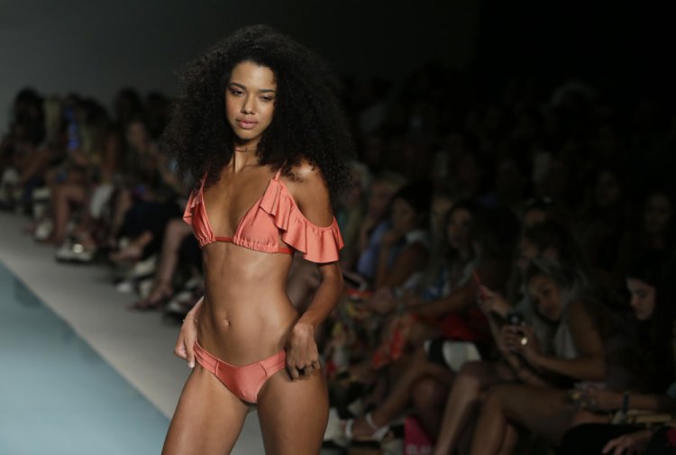 Показ купальников на Funkshion Fashion Week Miami Beach Показ купальников на Funkshion Fashion Week Miami Beach