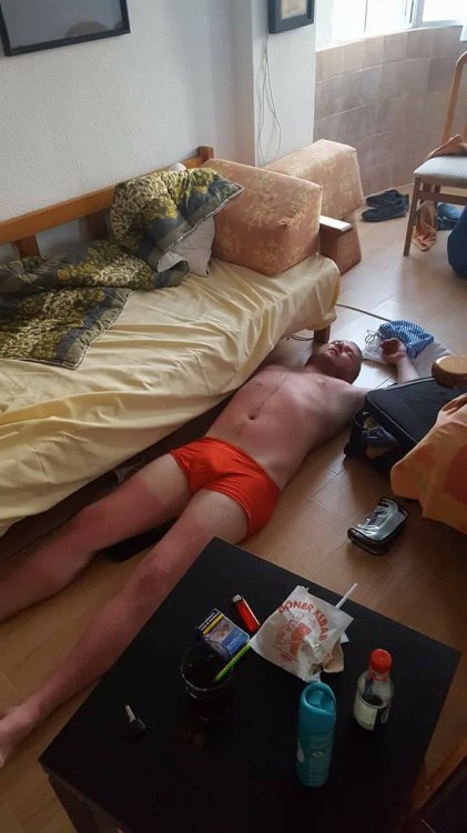 В Facebook глумятся над поведением англичан на курортах В Facebook глумятся над поведением англичан на курортах