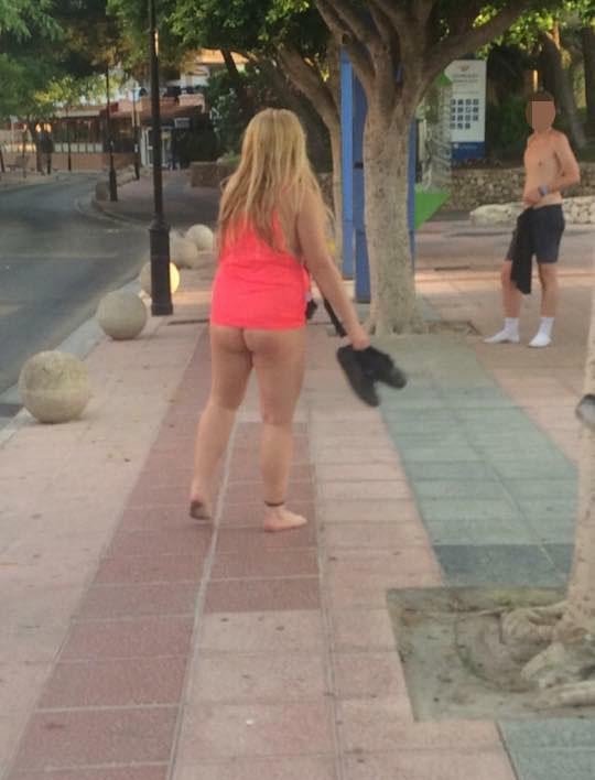 В Facebook глумятся над поведением англичан на курортах В Facebook глумятся над поведением англичан на курортах