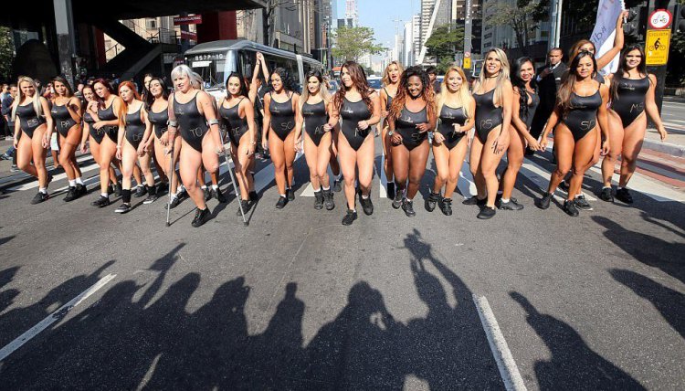Участницы конкурса «Miss Bum Bum 2017» вышли на улицы Сан-Паулу Участницы конкурса «Miss Bum Bum 2017» вышли на улицы Сан-Паулу