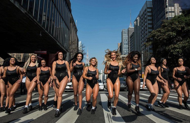 Участницы конкурса «Miss Bum Bum 2017» вышли на улицы Сан-Паулу Участницы конкурса «Miss Bum Bum 2017» вышли на улицы Сан-Паулу