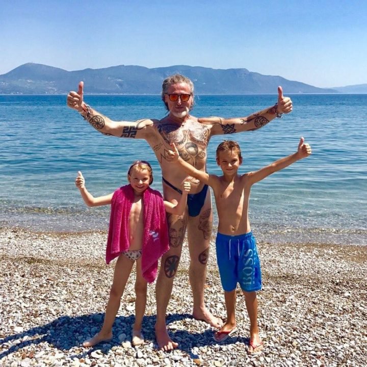 “Что это было?” 56-летний Никита Джигурда шокировал новыми пляжными снимками в странных стрингах (фото) “Что это было?” 56-летний Никита Джигурда шокировал новыми пляжными снимками в странных стрингах (фото)