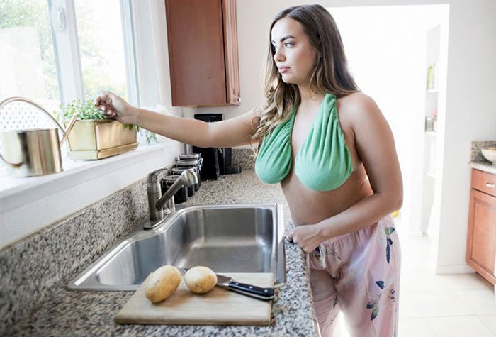 Модная новинка для знойного лета: «Ta-Ta Towel» (фото) Модная новинка для знойного лета: «Ta-Ta Towel» (фото)