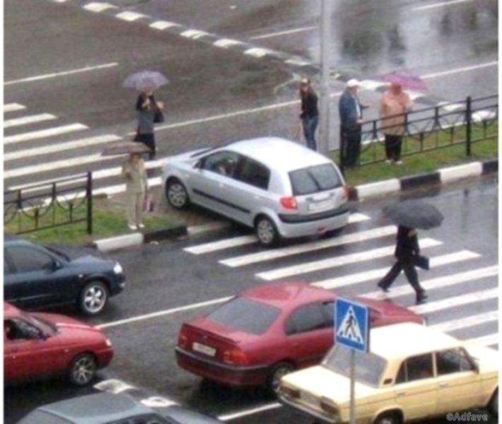 15 забавных фото, доказывающих, что женщины и машины несовместимы 15 забавных фото, доказывающих, что женщины и машины несовместимы