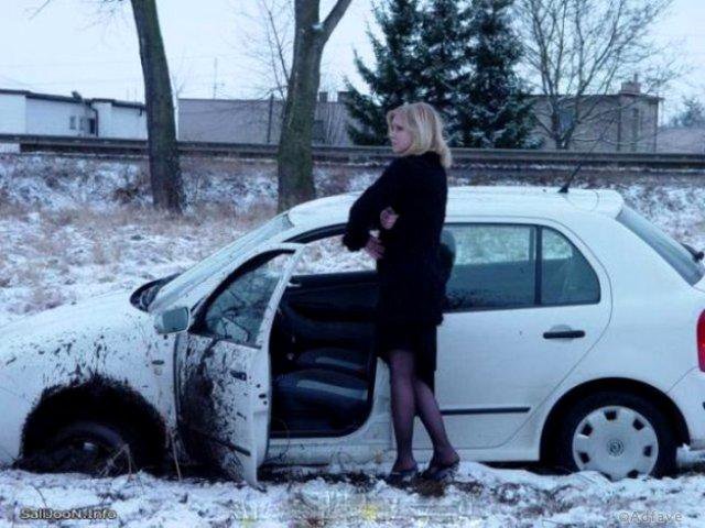 15 забавных фото, доказывающих, что женщины и машины несовместимы 15 забавных фото, доказывающих, что женщины и машины несовместимы