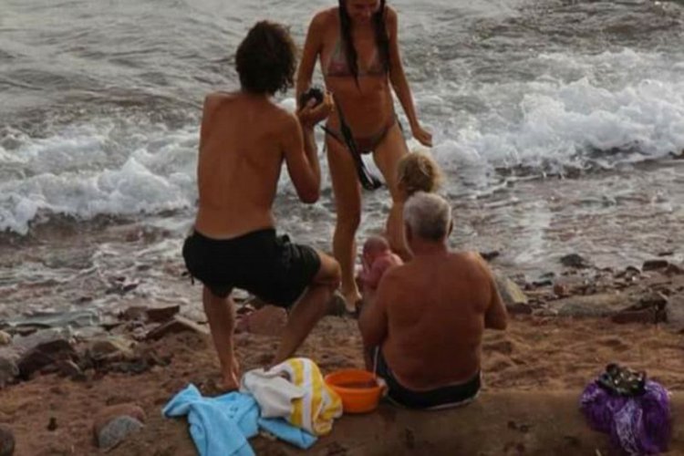Туристка из России родила прямо в Красном море! И эти фото теперь везде! Туристка из России родила прямо в Красном море! И эти фото теперь везде!