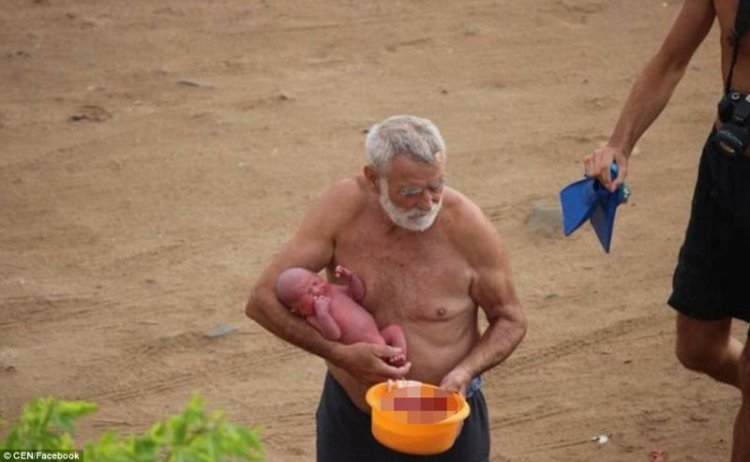 Туристка из России родила прямо в Красном море! И эти фото теперь везде! Туристка из России родила прямо в Красном море! И эти фото теперь везде!