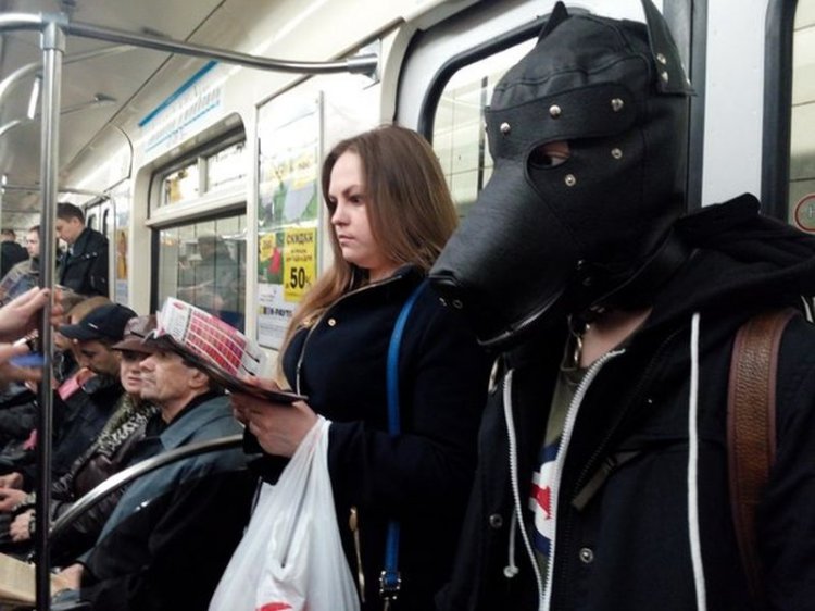 Мода от народа или 20 фото неподражаемых модников, которых можно встретить в российском метро Мода от народа или 20 фото неподражаемых модников, которых можно встретить в российском метро