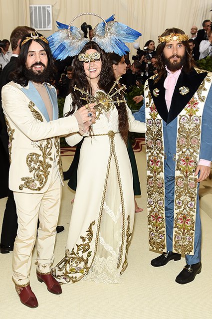 15 фото нереальных нарядов знаменитостей с Met Gala 2018, глядя на которые понимаешь, что мода еще способна удивлять 15 фото нереальных нарядов знаменитостей с Met Gala 2018, глядя на которые понимаешь, что мода еще способна удивлять
