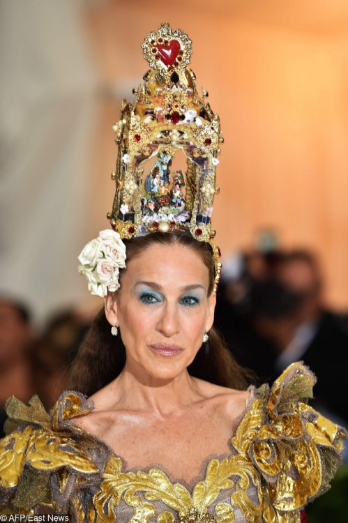 15 фото нереальных нарядов знаменитостей с Met Gala 2018, глядя на которые понимаешь, что мода еще способна удивлять 15 фото нереальных нарядов знаменитостей с Met Gala 2018, глядя на которые понимаешь, что мода еще способна удивлять