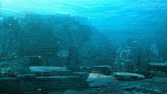 На дне Бермудского треугольника нашли затонувший город На дне Бермудского треугольника нашли затонувший город