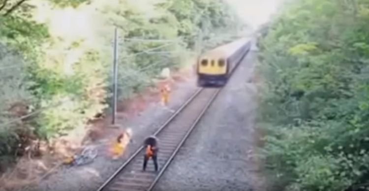 11 случаев удивительного спасения людей в последнюю секунду! Видео не для слабонервных! 11 случаев удивительного спасения людей в последнюю секунду! Видео не для слабонервных!