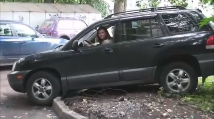 Девушки водители отжигают за рулем (видео) Девушки водители отжигают за рулем (видео)