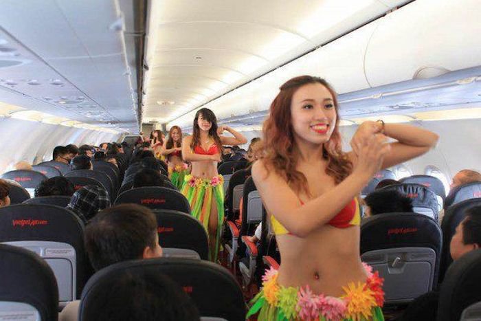 Все мужики оценили рекламный ход вьетнамской авиакомпании VietJet Air (фото) Все мужики оценили рекламный ход вьетнамской авиакомпании VietJet Air (фото)